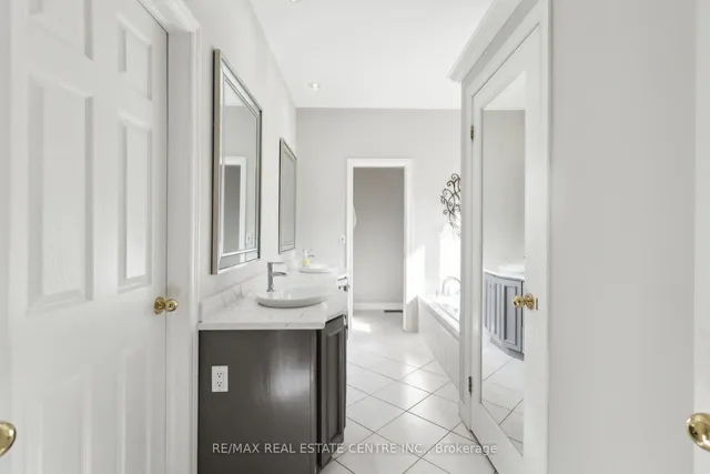 6 Fox Run Rd, Puslinch 2