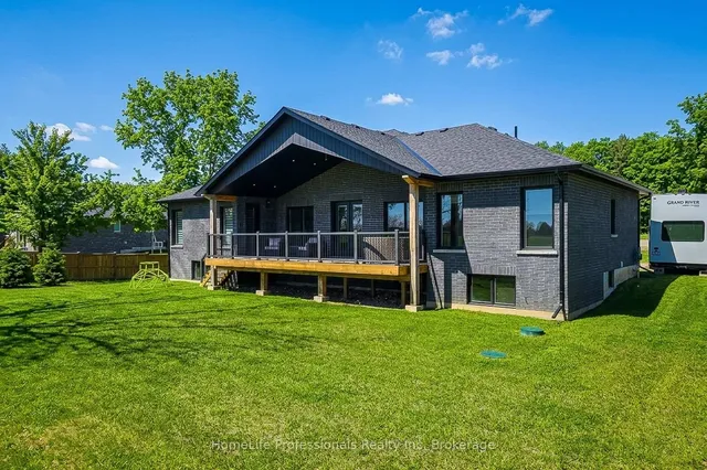 1266 Colborne St, Brantford 3