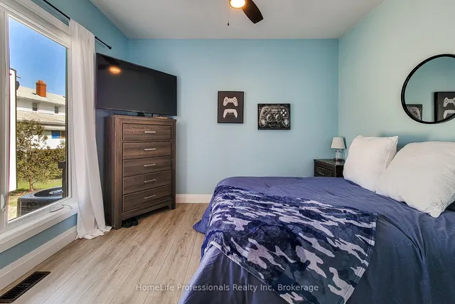 1266 Colborne St, Brantford 4