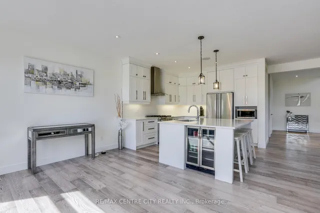 1762 Dewar Pl, London North 5