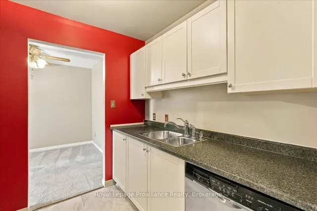221 North Park St #307B, Belleville 5