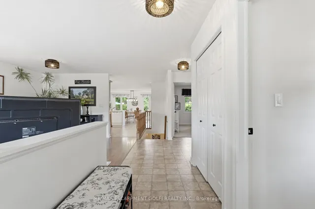 12 Schneider Dr, Norfolk 5