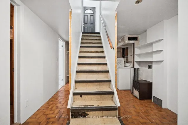 234 Columbus Ave, Ottawa 3