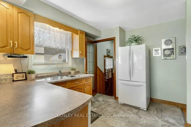222 Thunderbird Dr, Cambridge 3