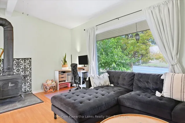 472 Highland Rd, Peterborough 3