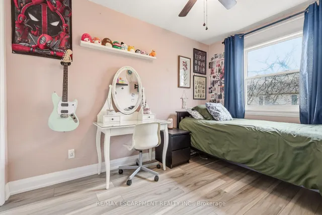 130 Livingston Ave #12, Grimsby 5