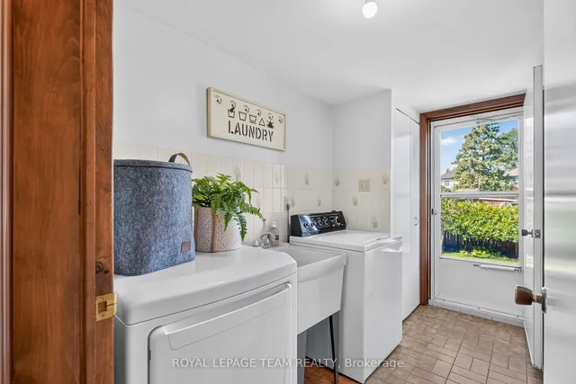 1343 Baden Ave, Ottawa 4