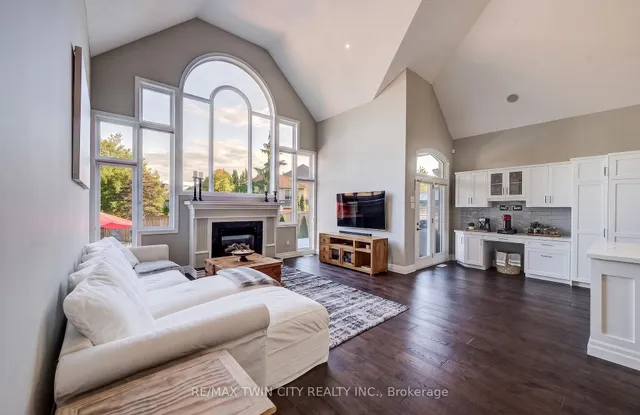 4 Lawren S Harris Dr, Brantford 5