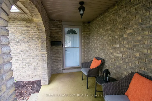 46 Trelawn Pkwy, Welland