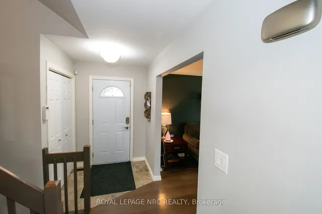 46 Trelawn Pkwy, Welland 5