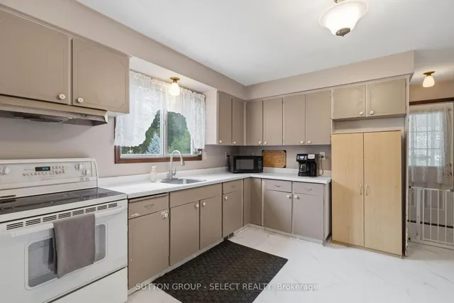 44 South Edgeware Rd, St. Thomas 5