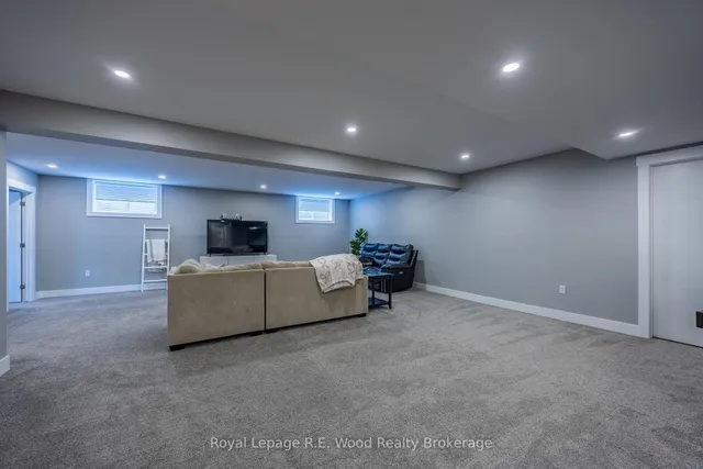 7 Sycamore Dr, Tillsonburg 2