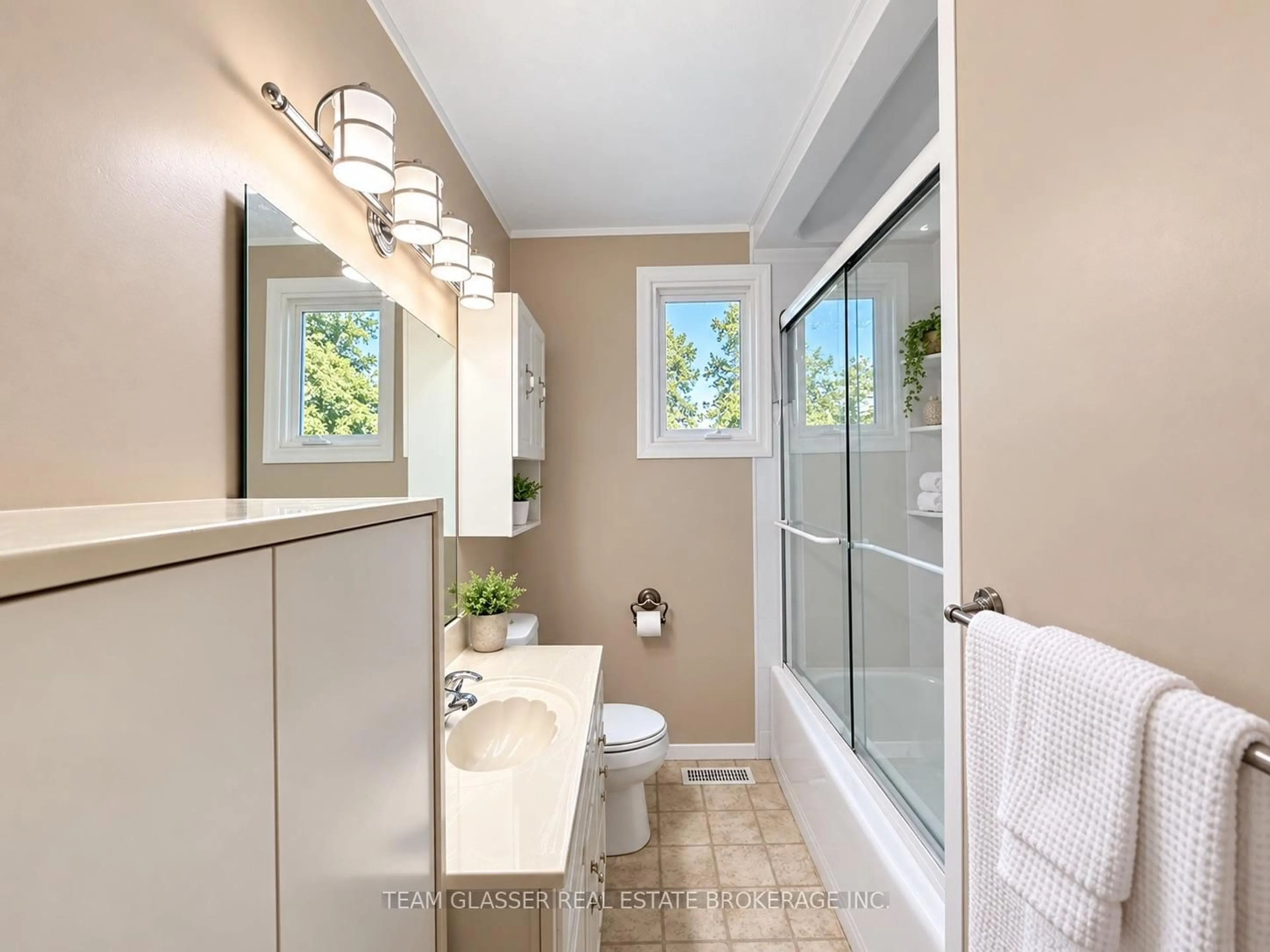 trreb/IMG-X13843004_0a41c40c-4941-452f-bc1f-38c5dbacc1d4-l.jpg