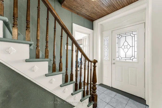 1696 Storey St, Bath 4