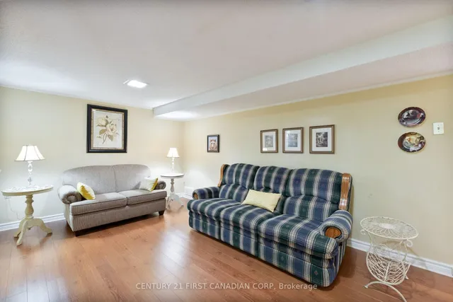 135 Downing Cres, London South 4