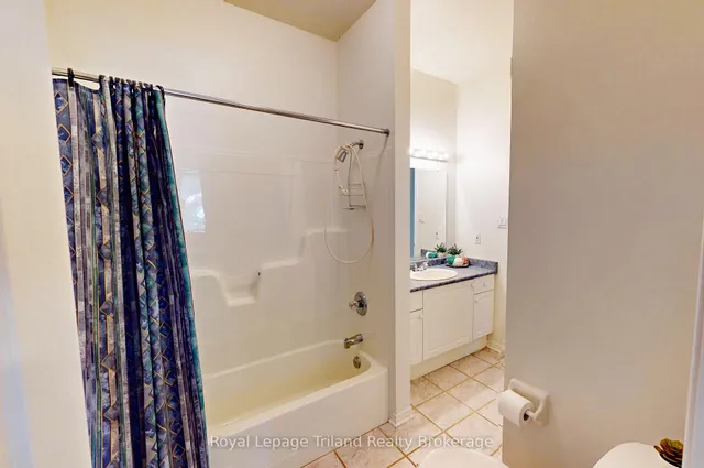 491 Nova Scotia Crt #13, Woodstock 2
