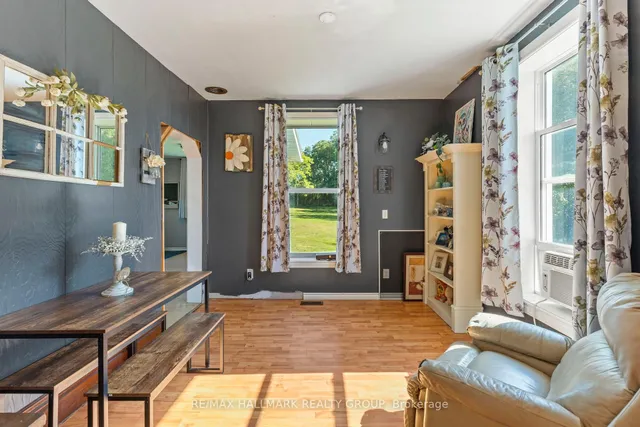 9 James St, Elizabethtown-Kitley 4