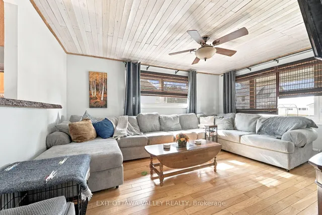 15 Troyes St, Deep River 5