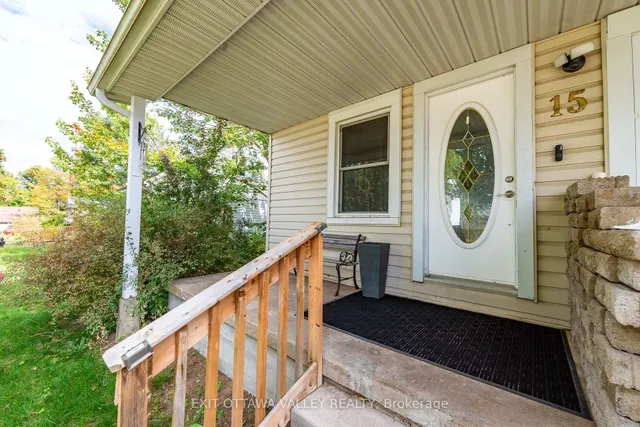 15 Troyes St, Deep River 3