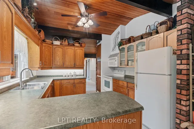8452 Defore Dr, Lambton Shores 5