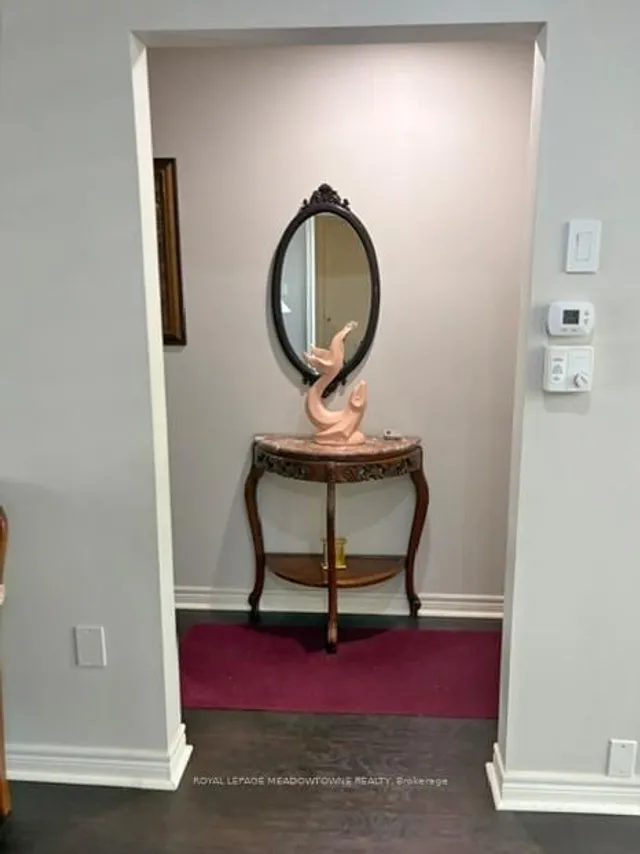 26 Red Haven Dr #7, Grimsby 2