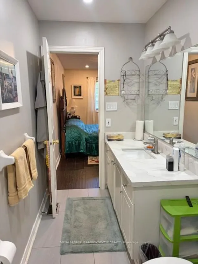 26 Red Haven Dr #7, Grimsby 4