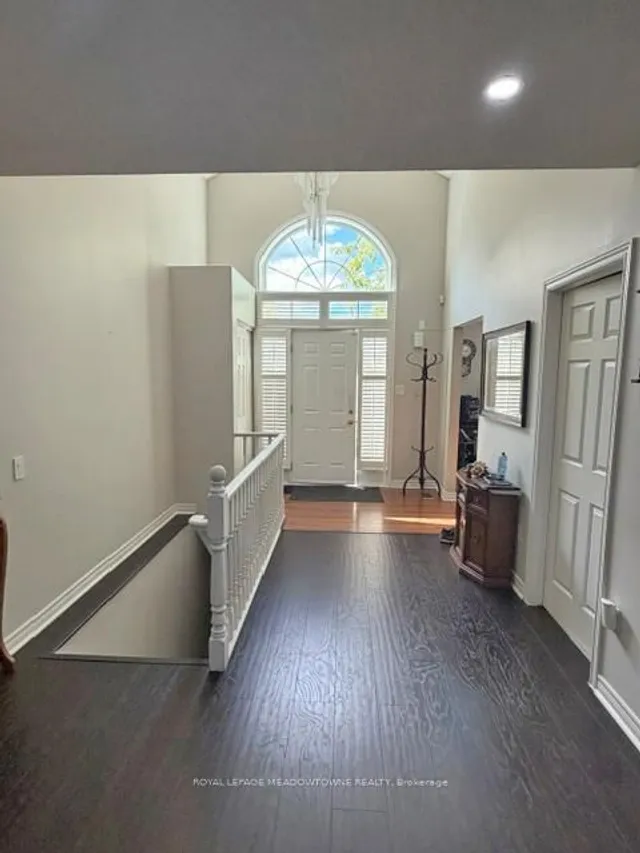 26 Red Haven Dr #7, Grimsby 5