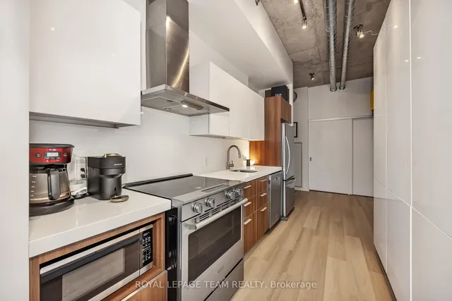 360 Mcleod St #905, Ottawa 5