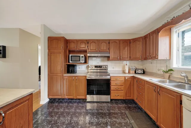 828 Chelsea Cres, Cornwall 4