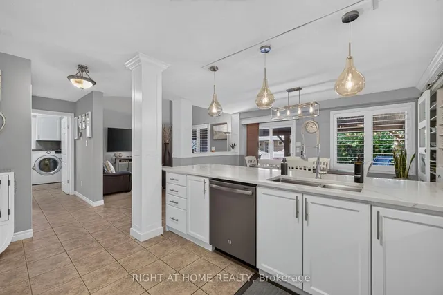 1032 Byronmanor Rd, London South 3
