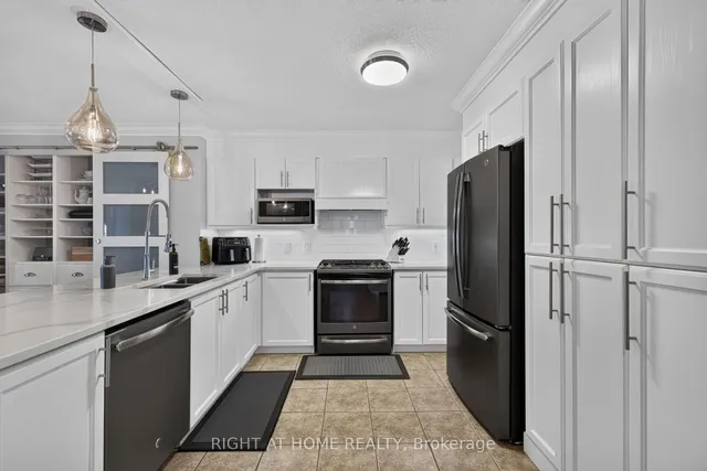 1032 Byronmanor Rd, London South 4