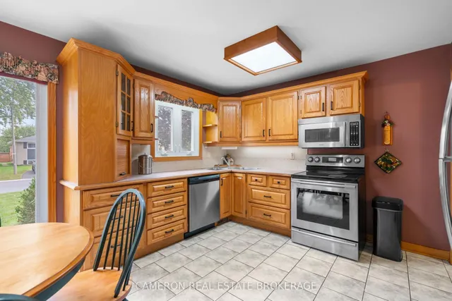 421 Beach Ave, Cornwall 4