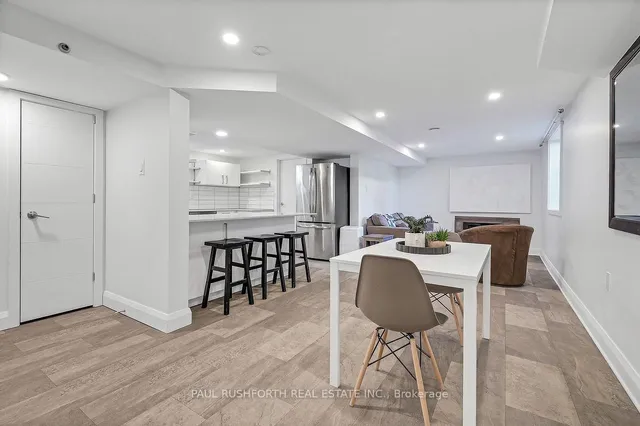 2160 Lambeth Walk, Ottawa 5