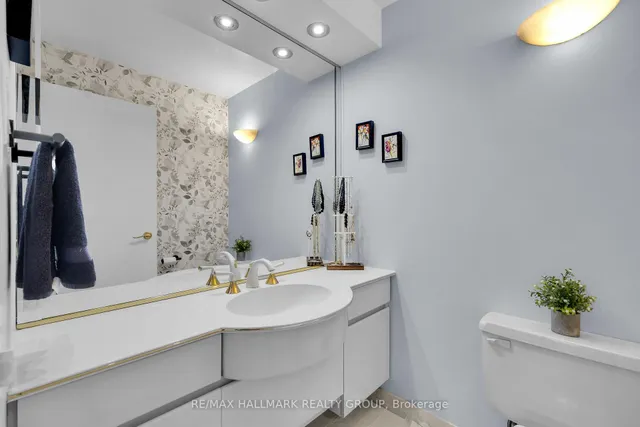 151 Bay St #810, Ottawa 5