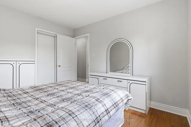 135 Blackburn Dr, Brantford 5