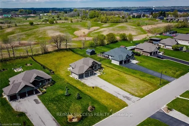 23 Tedley Blvd, Brantford 3