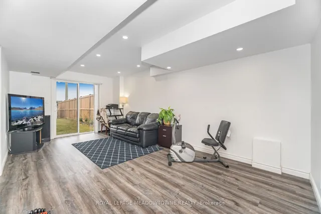 301 Ridley Cres, Southgate 2