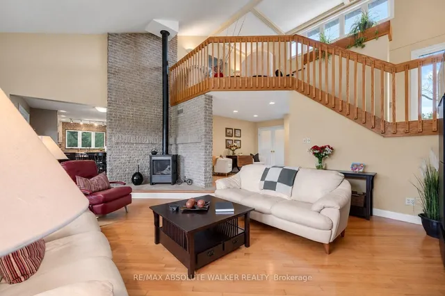 194 Wagon Dr, Ottawa 3