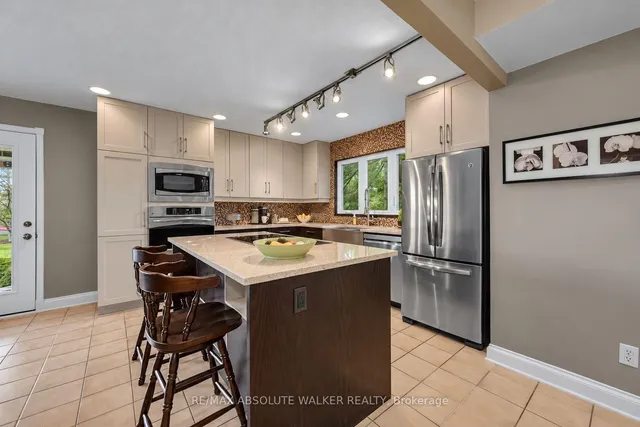 194 Wagon Dr, Ottawa 4