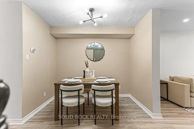 49 Longshire Circ, Ottawa 5