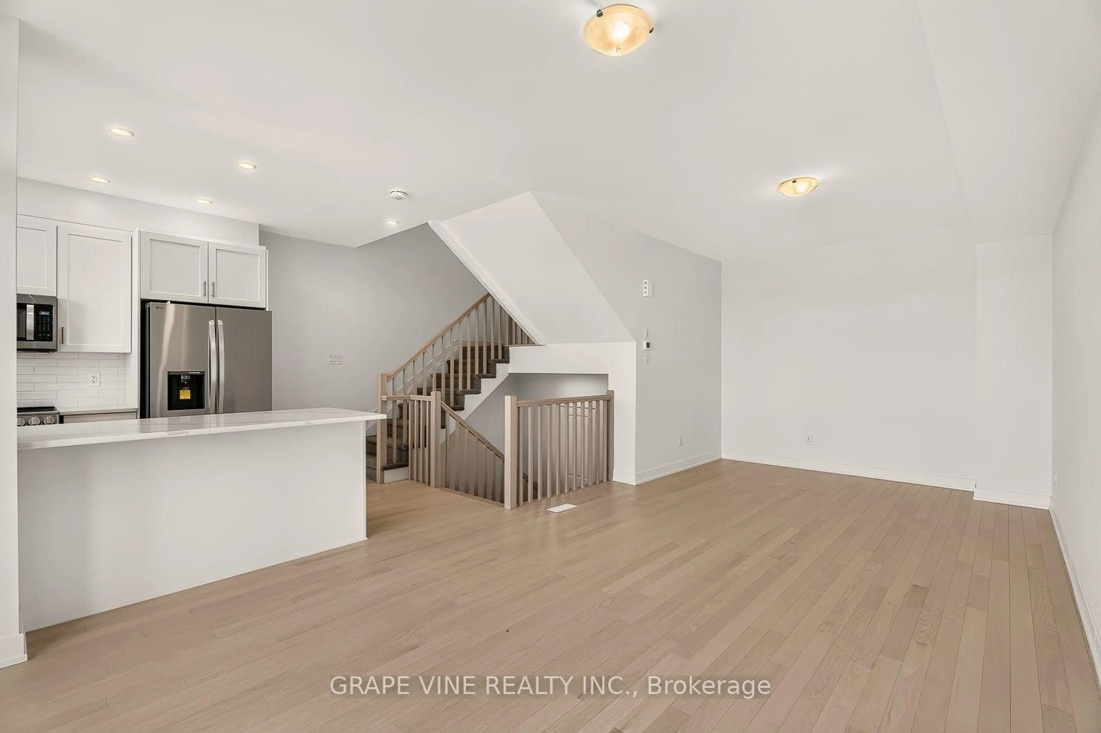 trreb/IMG-X13846066_3fa154f6-8d45-46ae-88e2-d0bb7b37d189-l.jpg