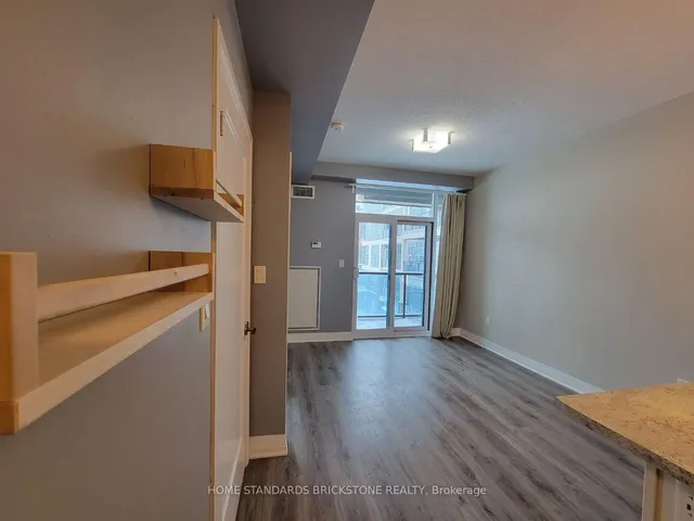10 Concord Pl #323, Grimsby 3