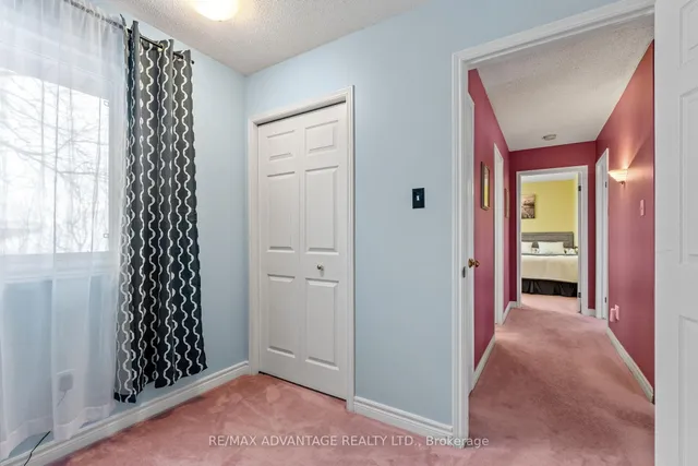 122 Barrydale Cres, London North 4