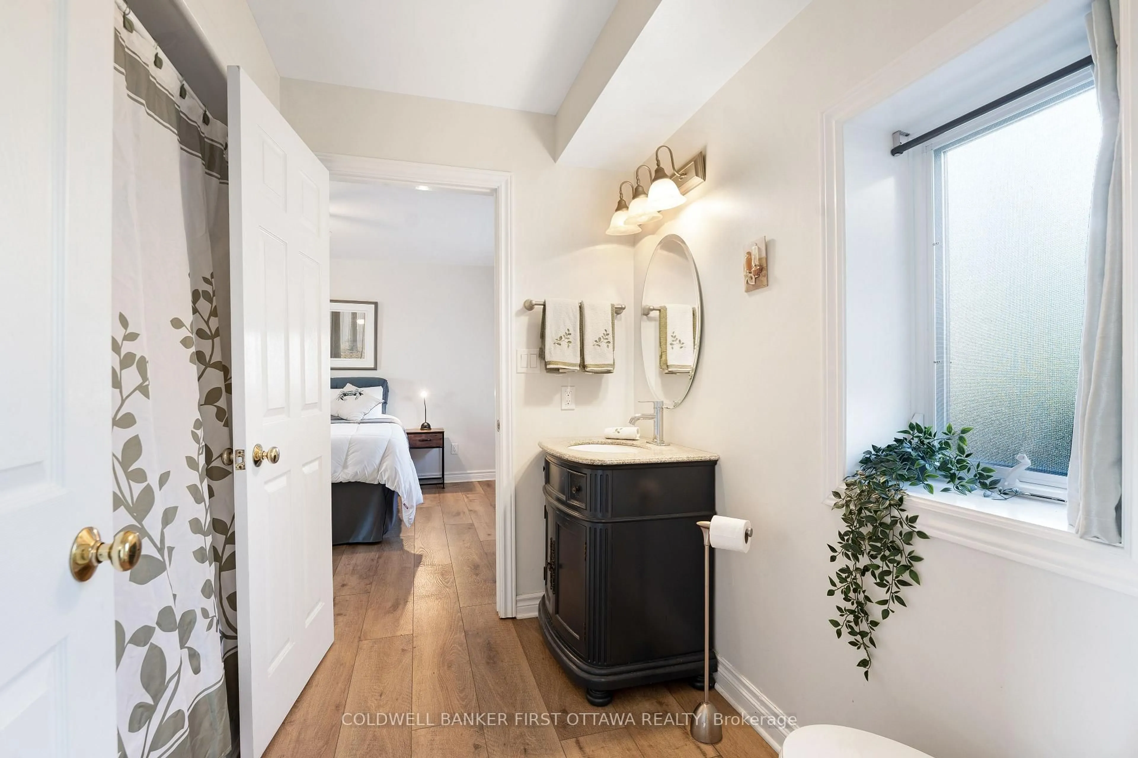 trreb/IMG-X13847122_6d5e591e-4f5a-4d0f-aeb0-a87701e41159-l.jpg