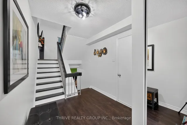 300 Sandringham Cres #34, London South 4