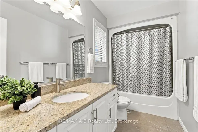 194 Norwood Crt, Stratford 4