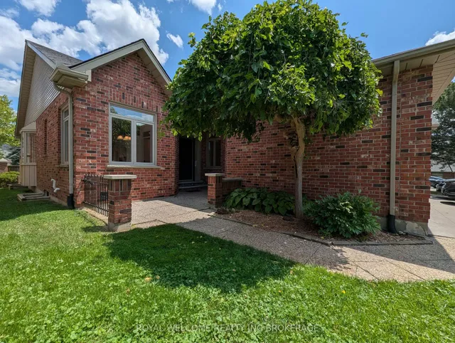 400 Ambleside Dr #10, London North 2