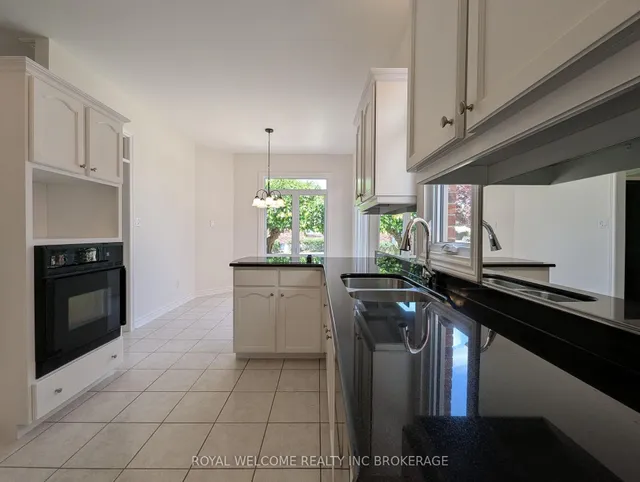 400 Ambleside Dr #10, London North 5