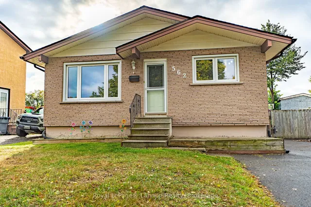562 Simon Fraser Dr, Thunder Bay 2