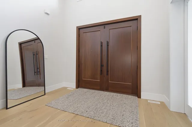 7218 Silver Creek Circ, London South 3